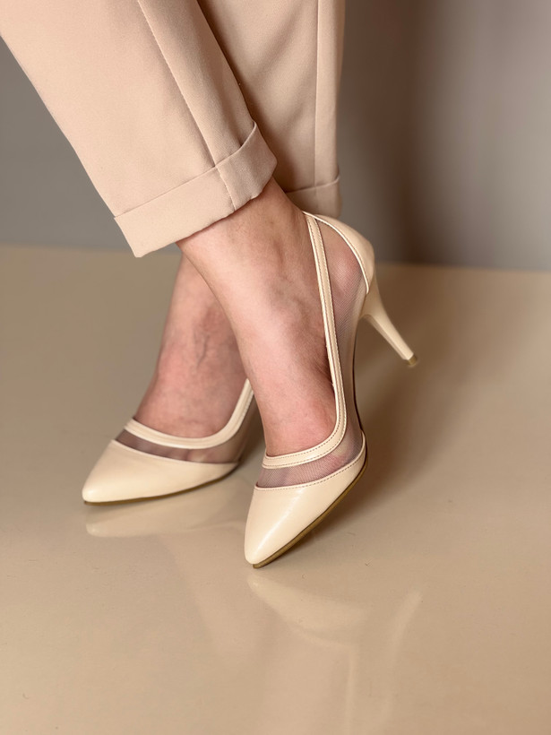 کفش توری کرم