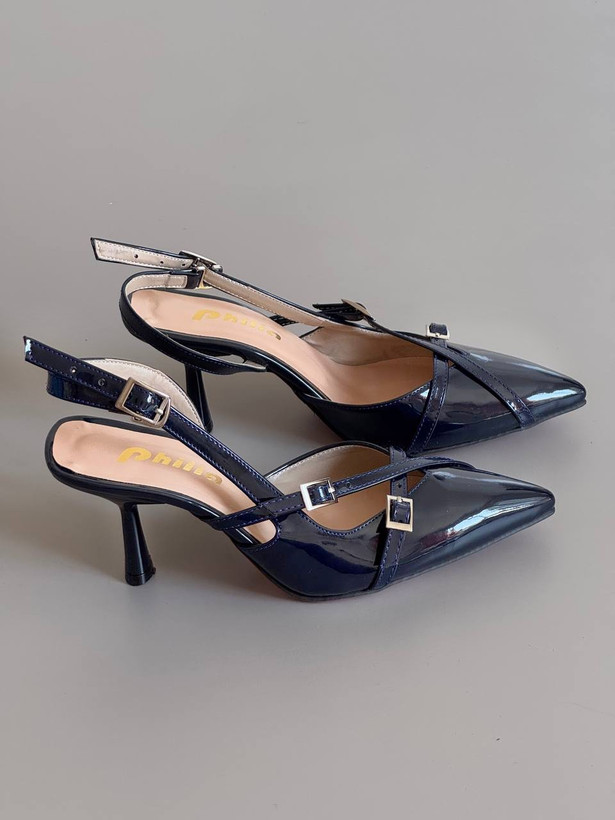 کفش سرمه ای