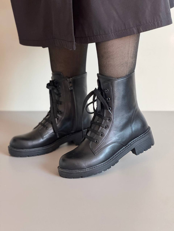 نیم بوت بنددار